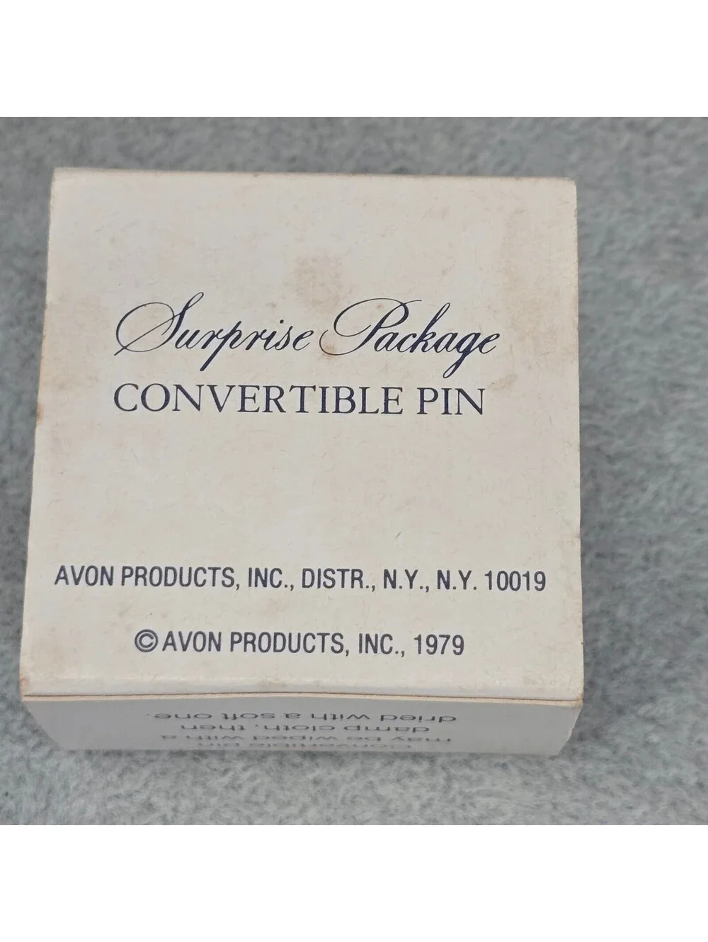 Vintage 1979 Avon Surprise Package Convertible Tack Pin Christmas Gift Box Set